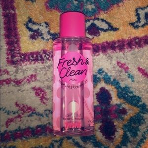 PINK VS FRESH AND CLEAN BODY SPRAY